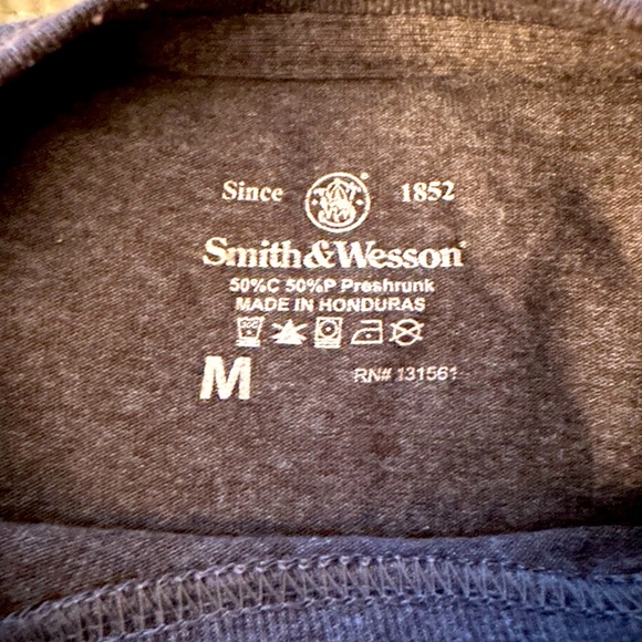 Women’s/Unisex Smith & Wesson T Shirt - Picture 3 of 4